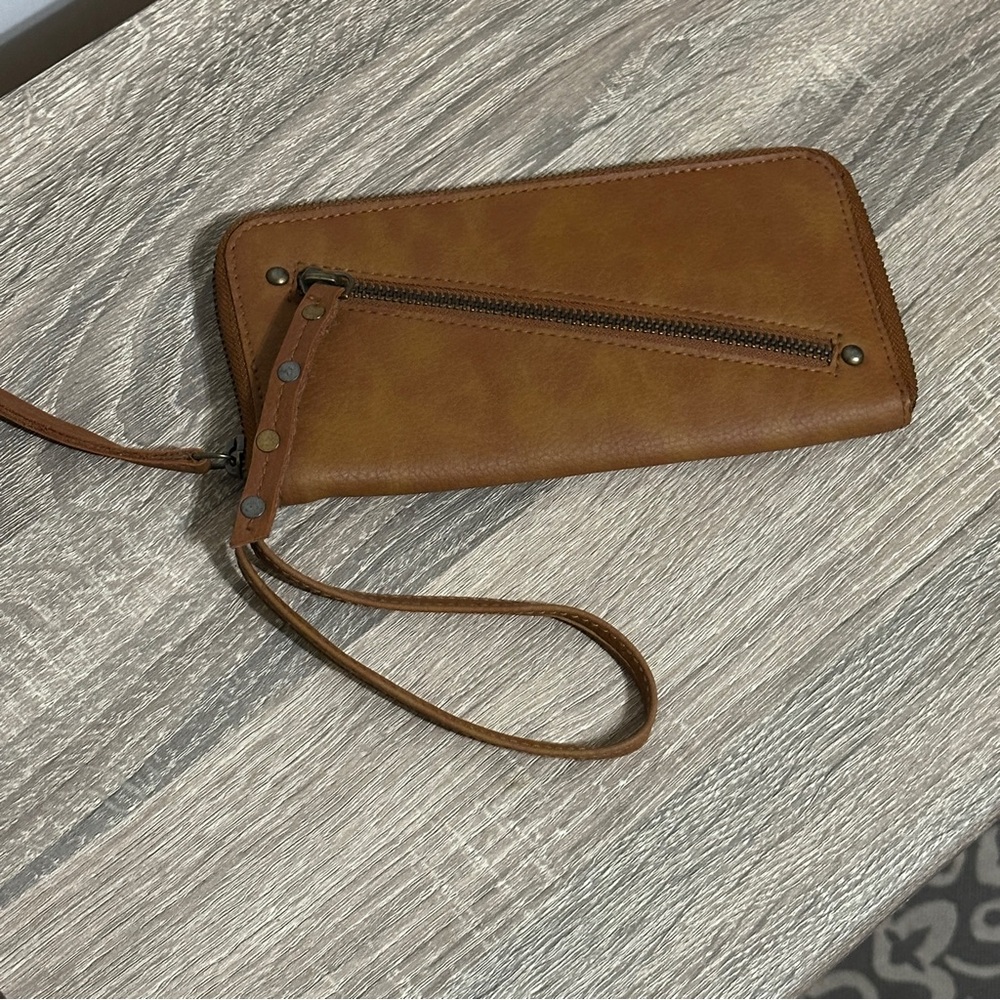 Free People‎ Vegan Leather Distressed Wristlet Clutch 8”x4” With Pockets NWOT